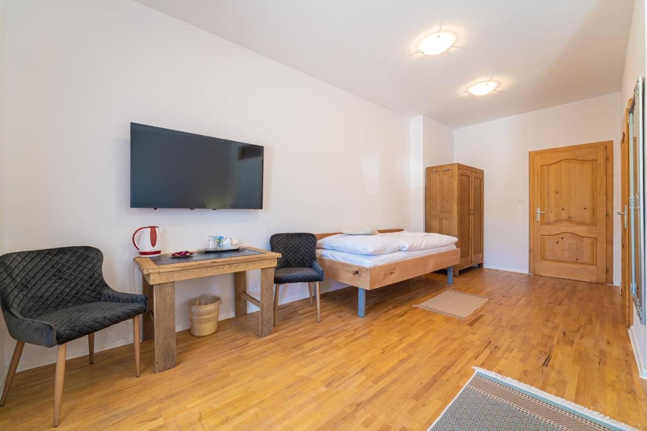 Bed & Breakfast Hugo Plesivec Εξωτερικό φωτογραφία